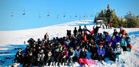 Der achte Jahrgang auf der Skifahrt in Kössen, Tirol.