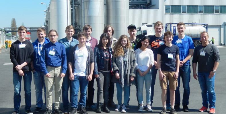 Die Teilnehmer aus Hagen, Moers und Wesel mit MILeNa-Betreuer Torsten Beerlink (rechts)