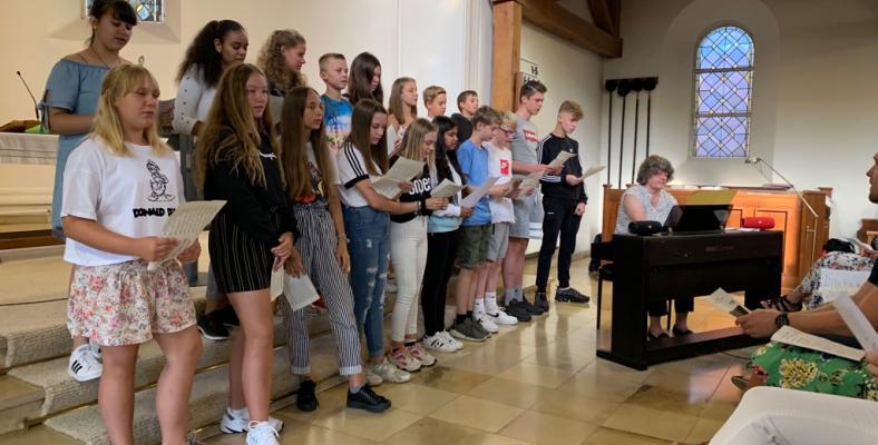 Die ökumenische Feier in der evangelisch reformierten Kirche am Bergischen Ring war der Auftakt zum ersten Schultag der neuen Fünftklässler am Fichte-Gymnasium.