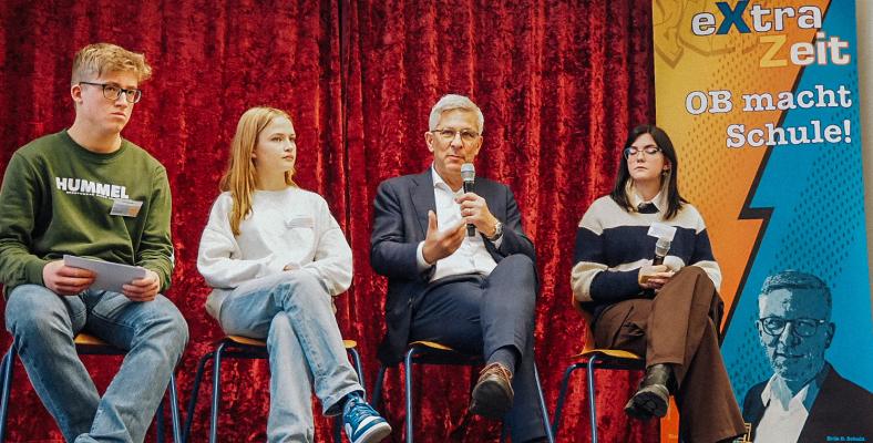 Oberbürgermeister Erik O. Schulz war am Donnerstag zu Gast am Fichte-Gymnasium.