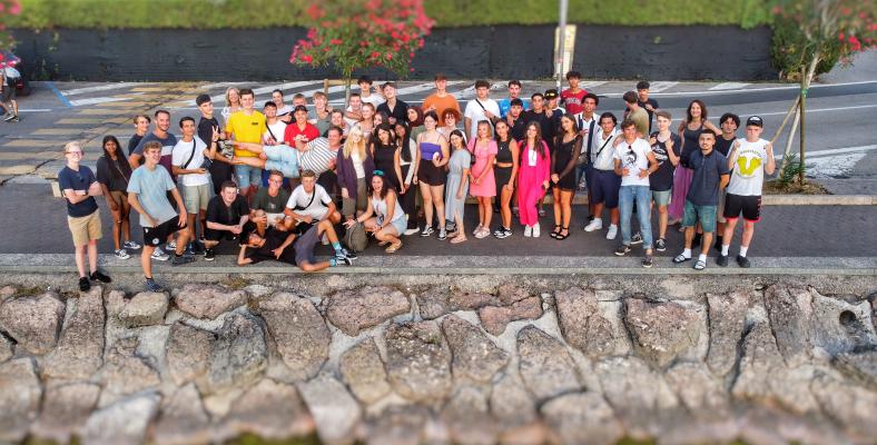 Gemeinsam am Gardasee: die Schüler*innen der Leistungskurse der Fächer Deutsch, Mathematik und Erdkunde.
