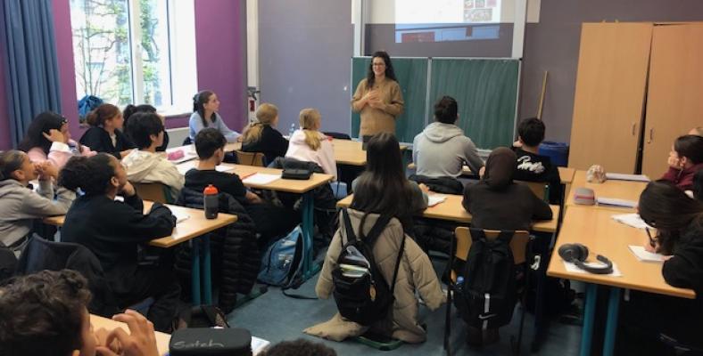 Am Mittwoch, den 29. Oktober 2025, hatte unsere Klasse die besondere Gelegenheit, die erst 26-jährige Autorin Anna Dimitrova am Fichte-Gymnasium Hagen zu begrüßen.