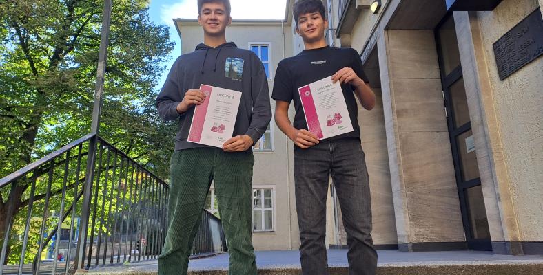 Maxim Akinschin und Aleksandar Lymperakakis aus der 10a haben erfolgreich am Wettbewerb „Chemie – die stimmt!“ teilgenommen.