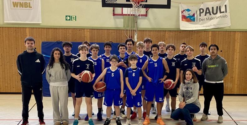 Die WK I und WK II mit ihren Betreuern und Trainern.